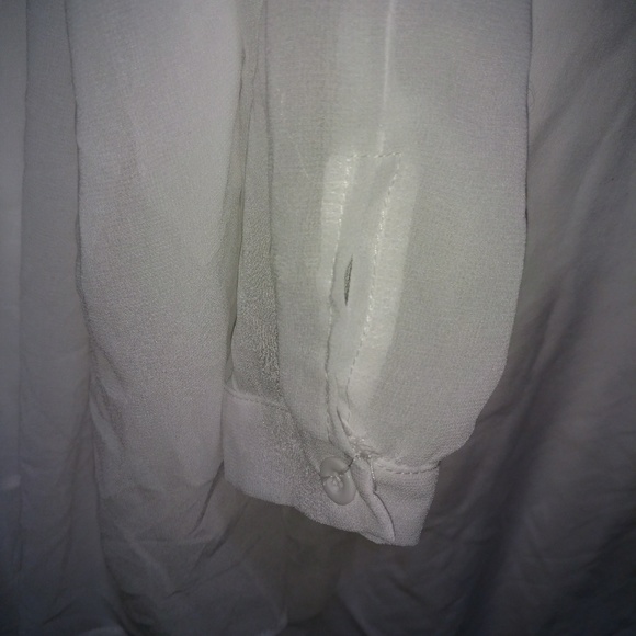 NWT flowy cold-shoulder shirt - Picture 4 of 5